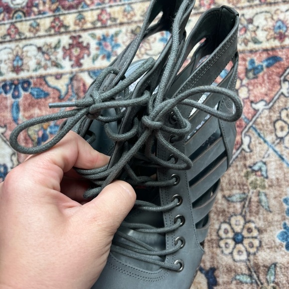 Vince Camuto olive green leather Lace-Up Block open toe Heel, size 7.5 - Picture 7 of 7